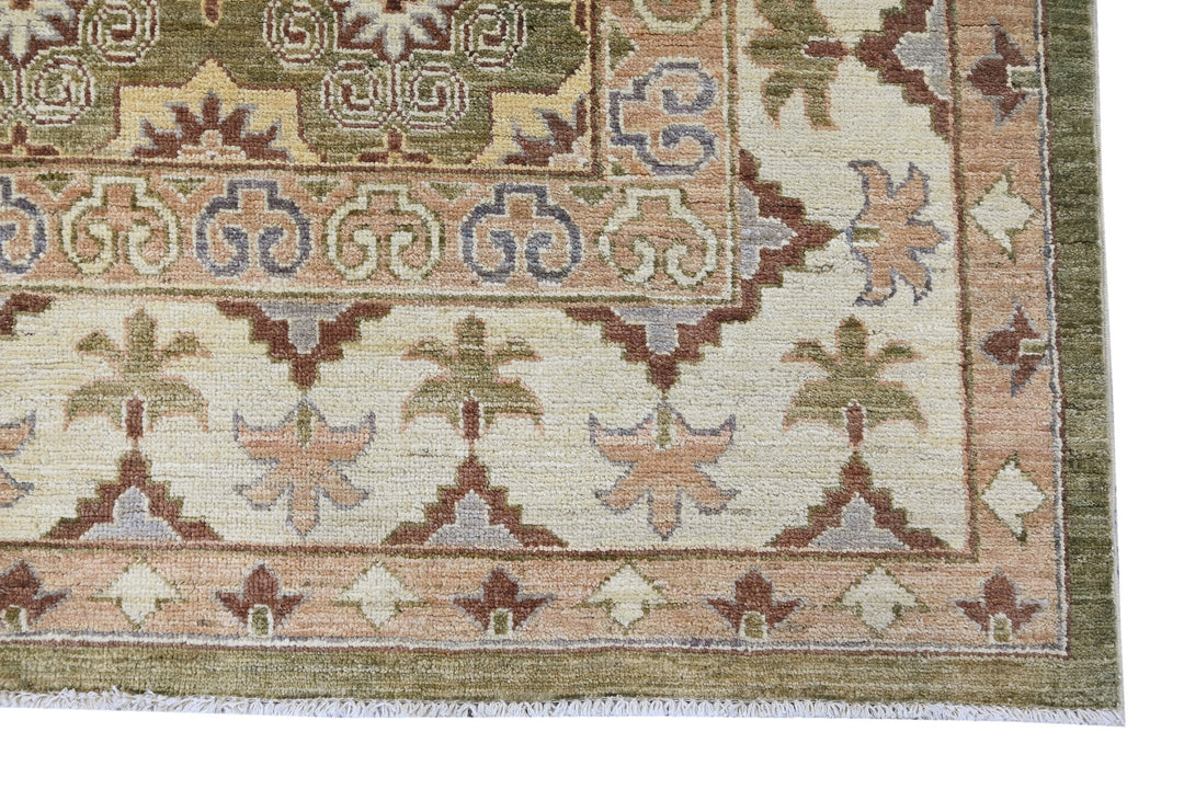 green Large rug 8' 4" x 9' 4"