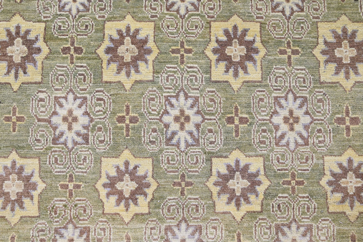 green Large rug 8' 4" x 9' 4"