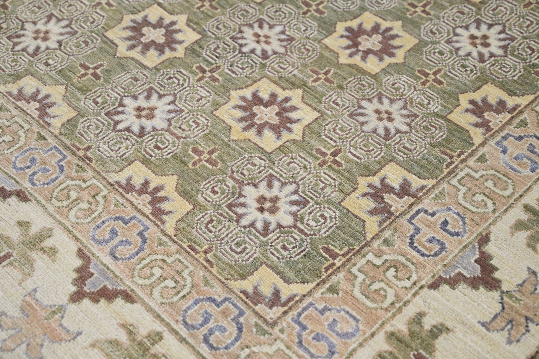 green Large rug 8' 4" x 9' 4"