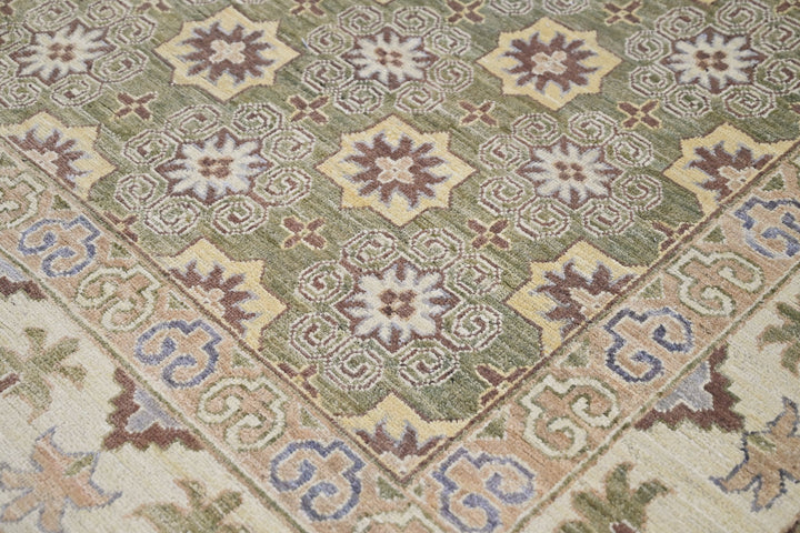 green Large rug 8' 4" x 9' 4"