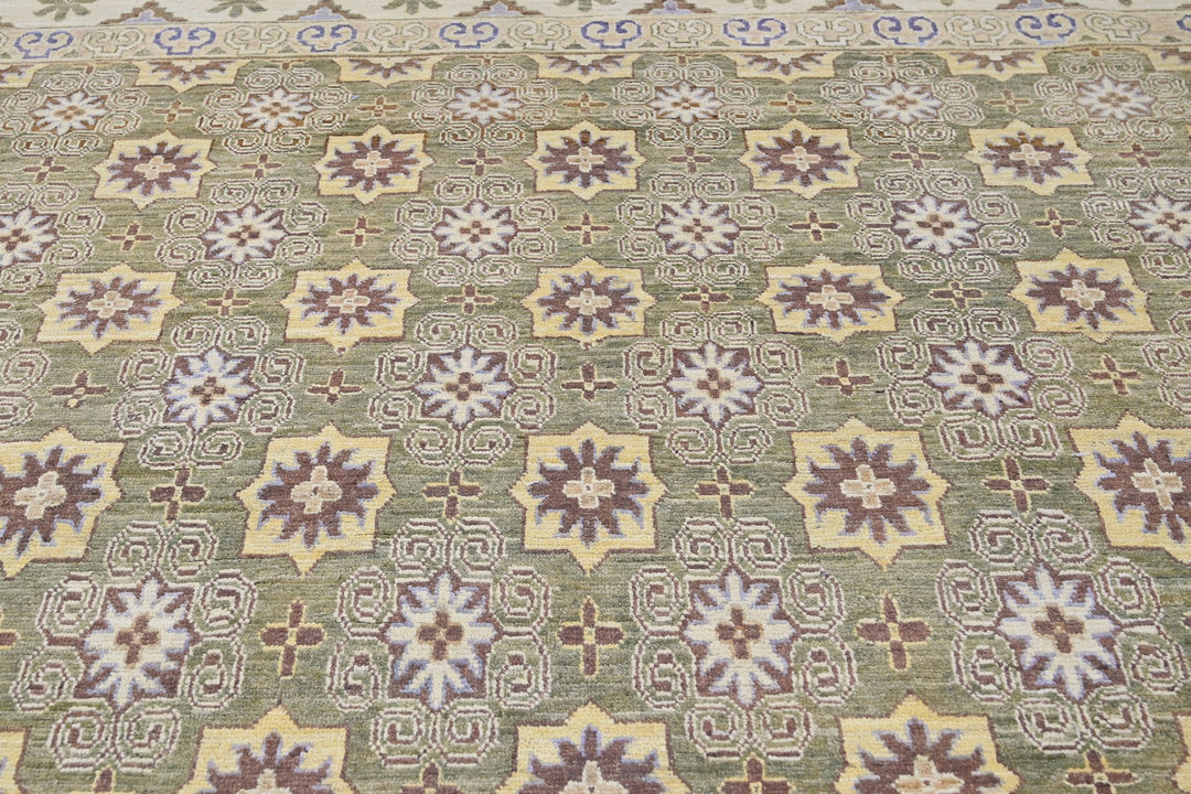 green Large rug 8' 4" x 9' 4"