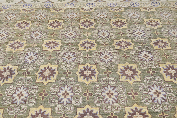 green Large rug 8' 4" x 9' 4"