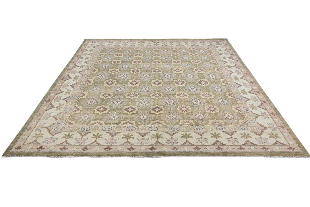 green Large rug 8' 4" x 9' 4"