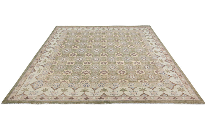 green Large rug 8' 4" x 9' 4"