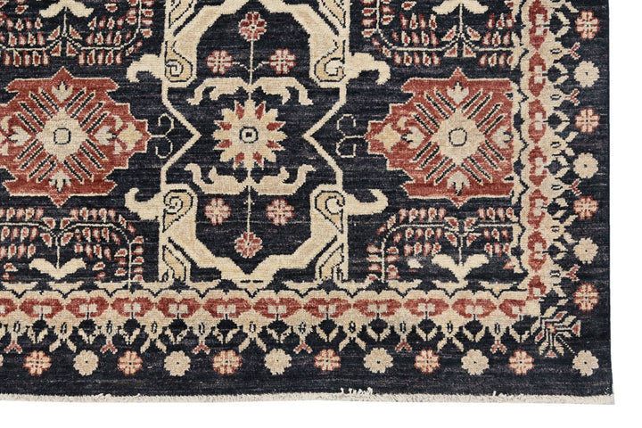 black Large rug 8' 0" x 9' 4"