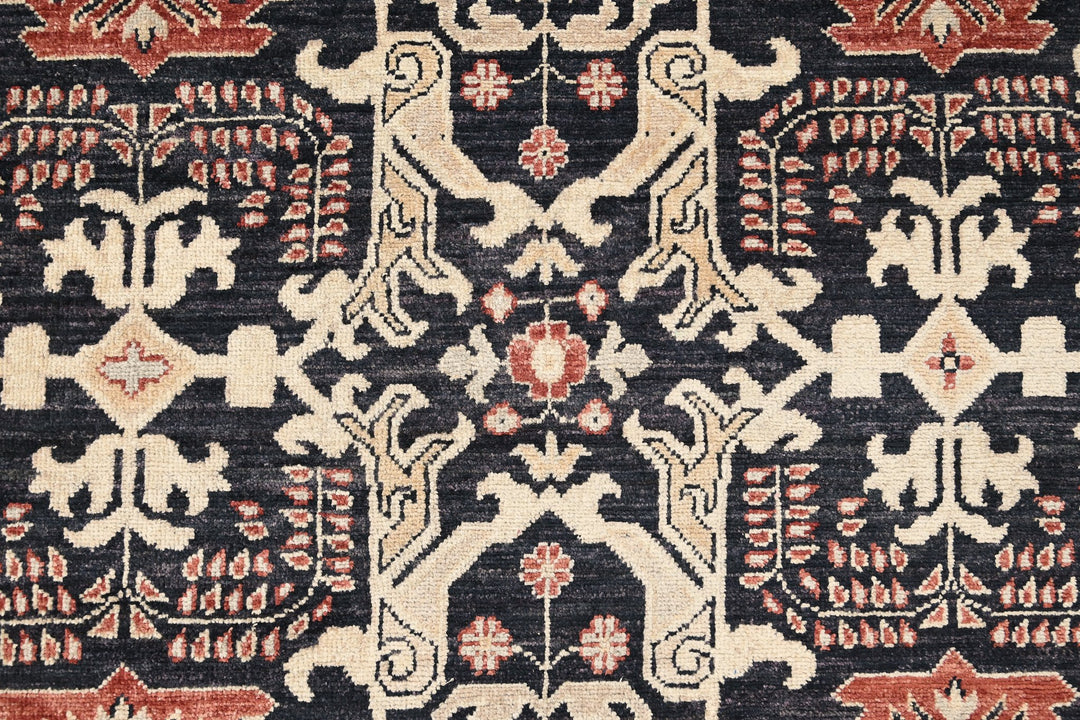 black Large rug 8' 0" x 9' 4"