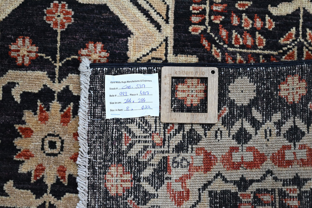 black Large rug 8' 0" x 9' 4"