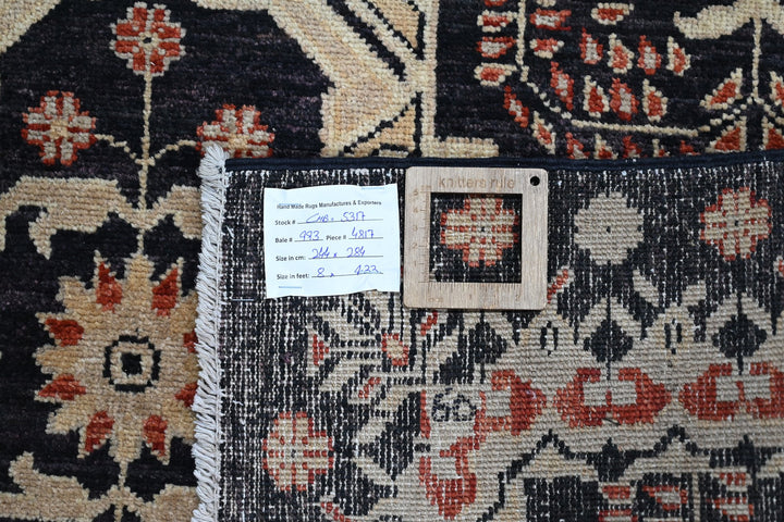 black Large rug 8' 0" x 9' 4"
