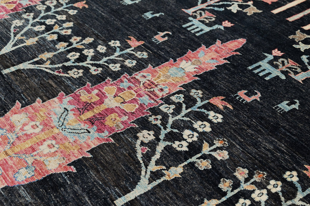 black Large rug 8' 3" x 11' 0"