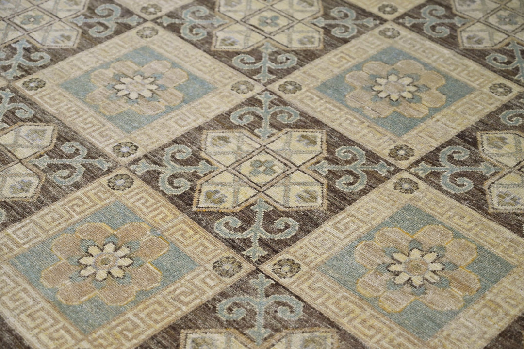 brown Large rug 8' 0" x 9' 8"