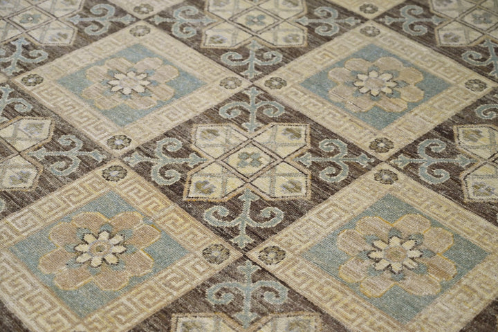 brown Large rug 8' 0" x 9' 8"