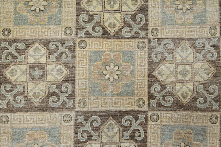 brown Large rug 8' 0" x 9' 8"
