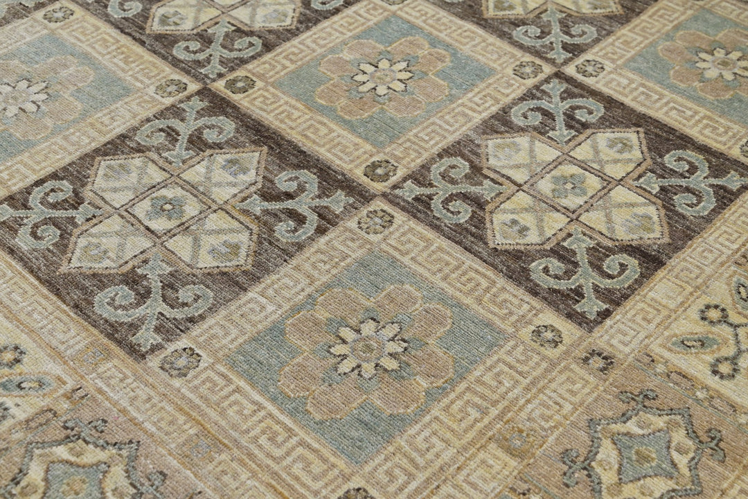 brown Large rug 8' 0" x 9' 8"