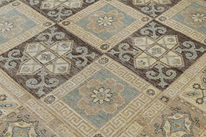 brown Large rug 8' 0" x 9' 8"