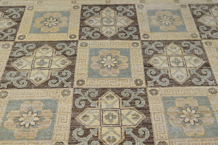 brown Large rug 8' 0" x 9' 8"