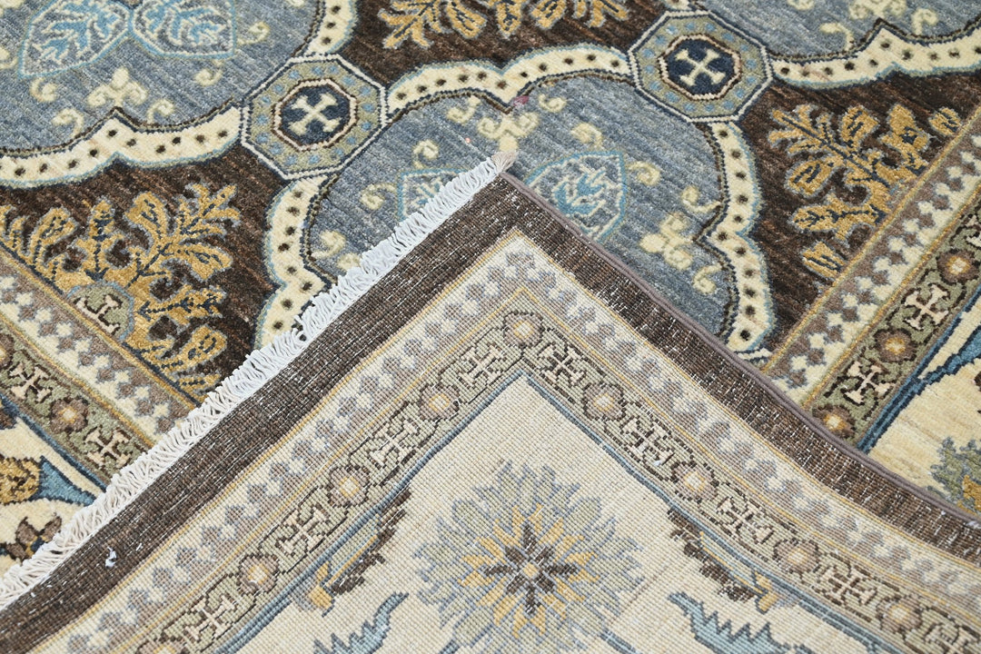 brown Large rug 8' 0" x 10' 1"