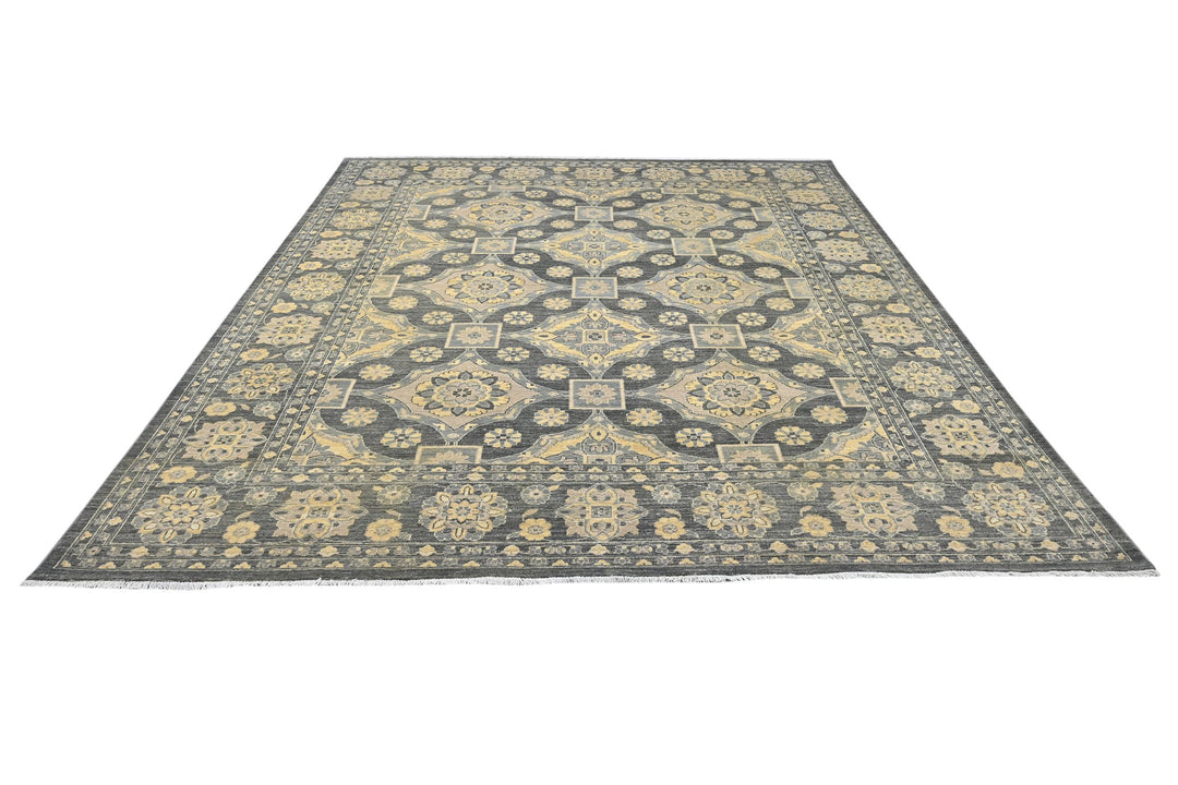 gray Large rug 8' 1" x 10' 0"