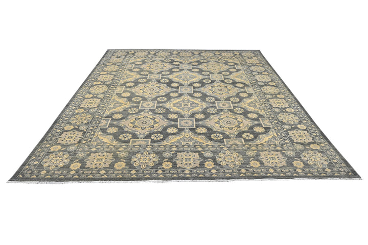 gray Large rug 8' 1" x 10' 0"