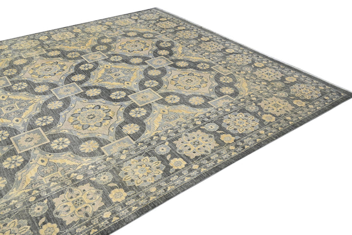 gray Large rug 8' 1" x 10' 0"