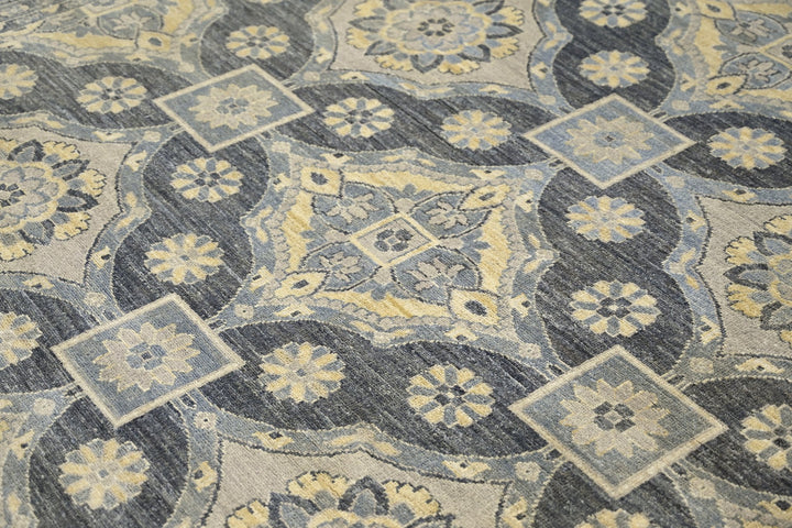 gray Large rug 8' 1" x 10' 0"
