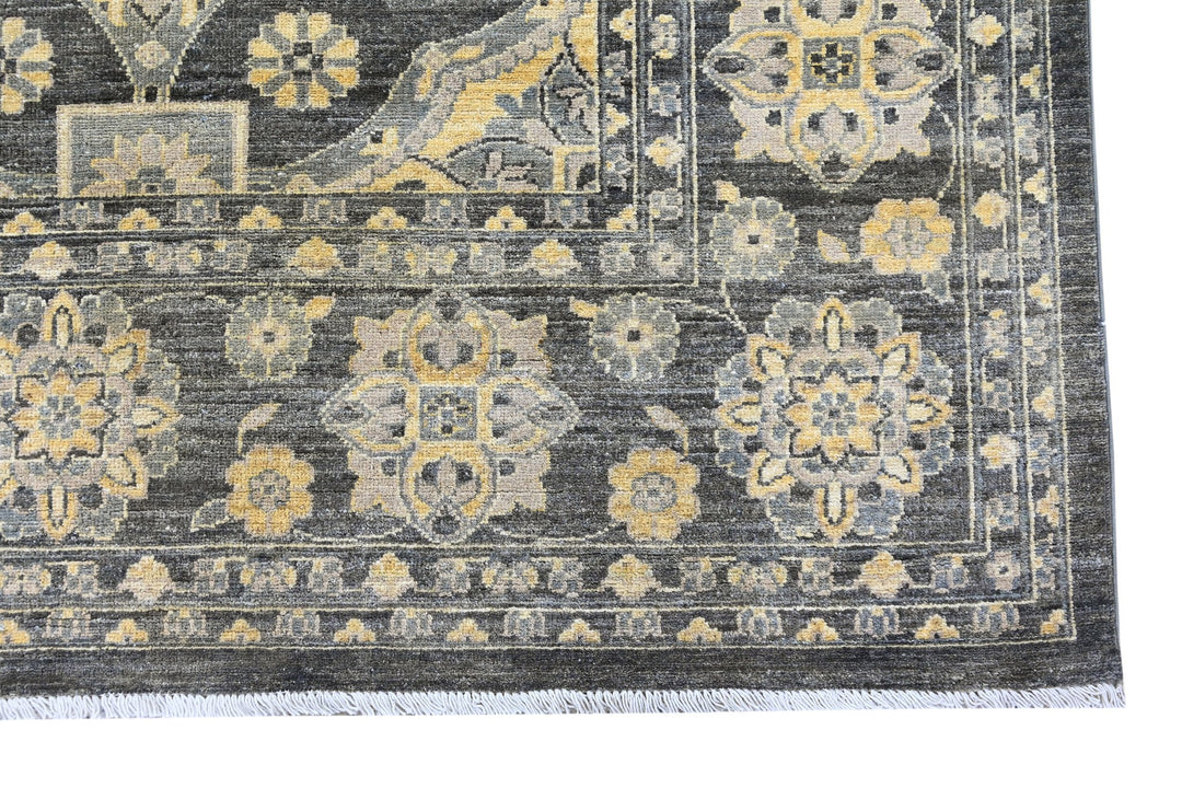 gray Large rug 8' 1" x 10' 0"