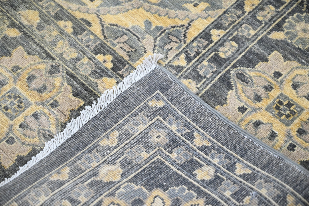 gray Large rug 8' 1" x 10' 0"