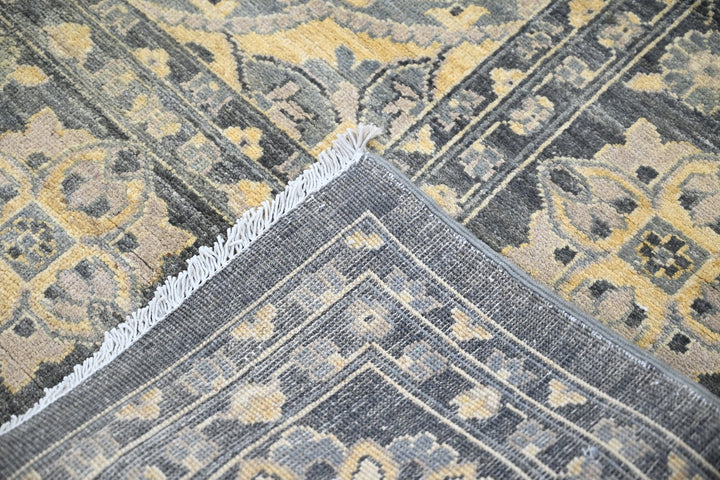 gray Large rug 8' 1" x 10' 0"