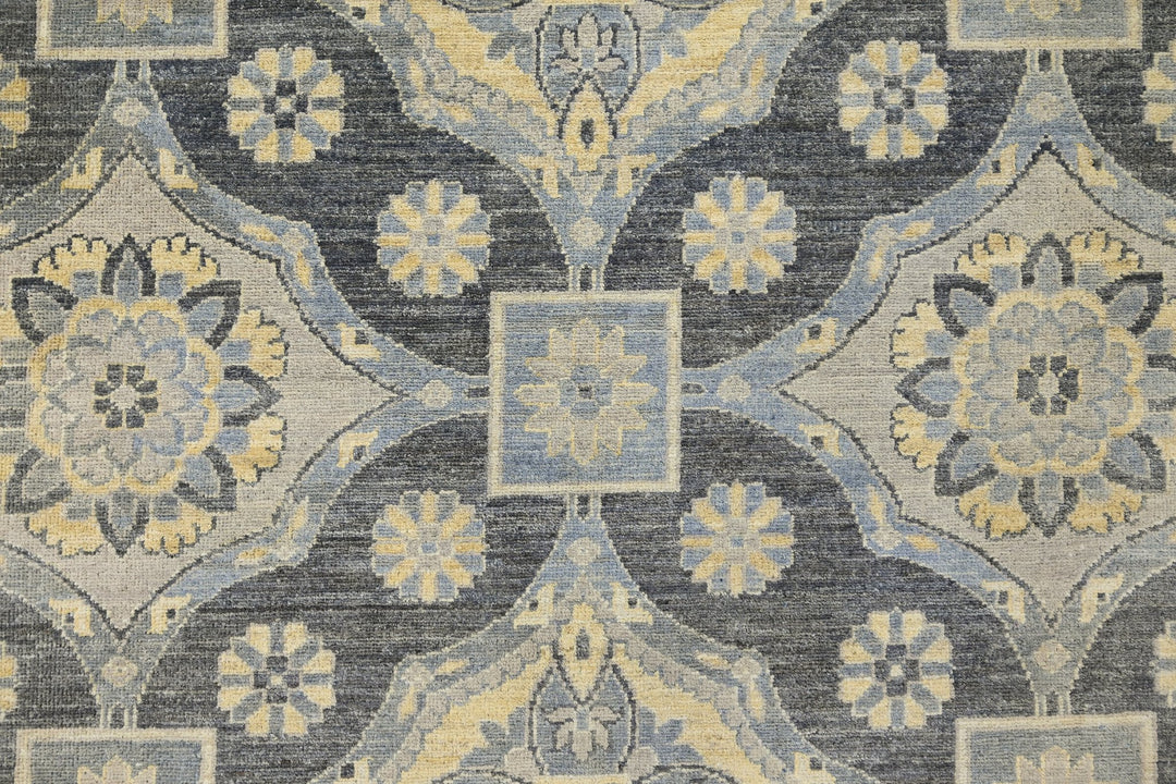 gray Large rug 8' 1" x 10' 0"