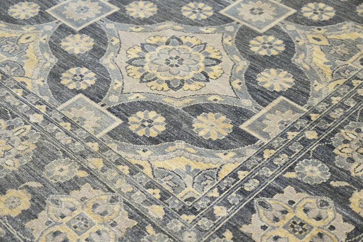 gray Large rug 8' 1" x 10' 0"