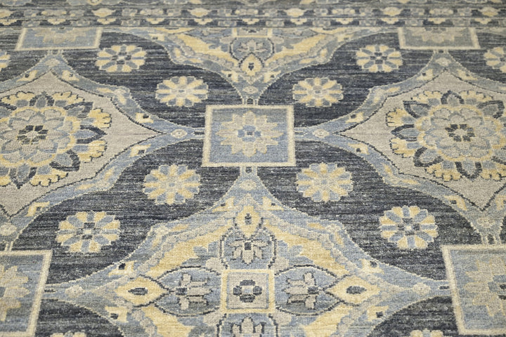 gray Large rug 8' 1" x 10' 0"