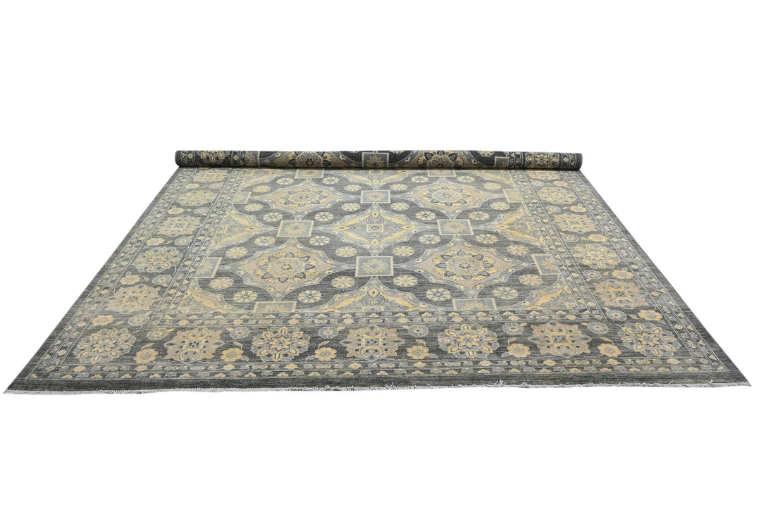 gray Large rug 8' 1" x 10' 0"