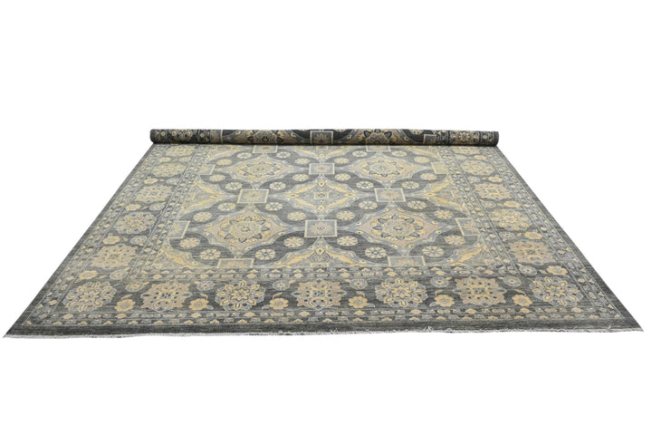 gray Large rug 8' 1" x 10' 0"
