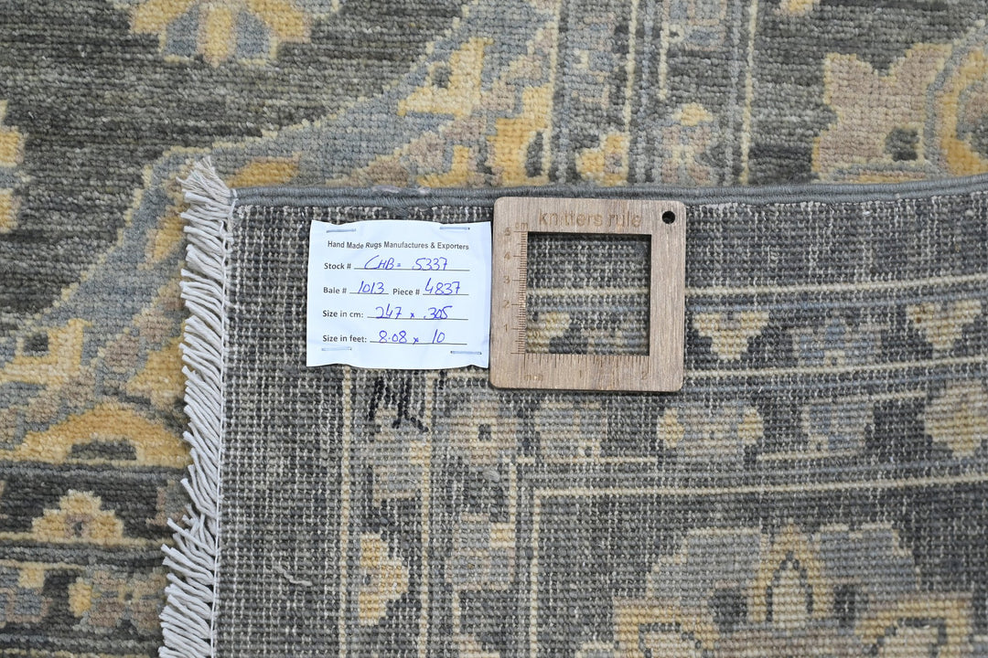 gray Large rug 8' 1" x 10' 0"
