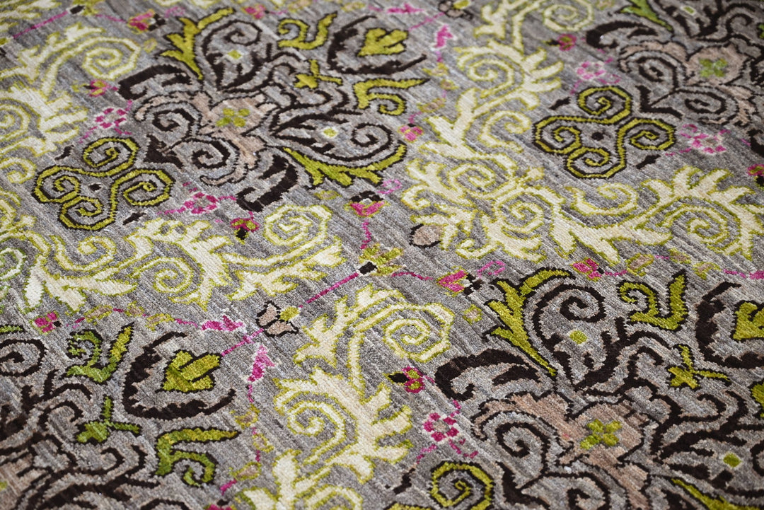 gray Medium rug 6' 0" x 8' 7"