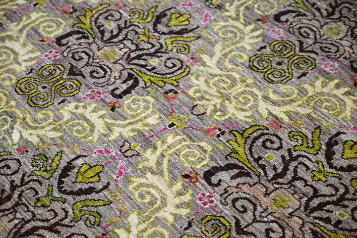 gray Medium rug 6' 0" x 8' 7"
