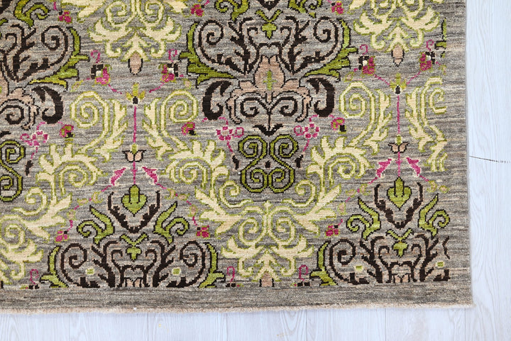 gray Medium rug 6' 0" x 8' 7"