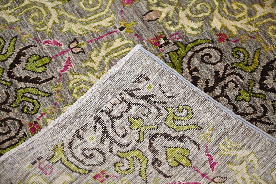 gray Medium rug 6' 0" x 8' 7"