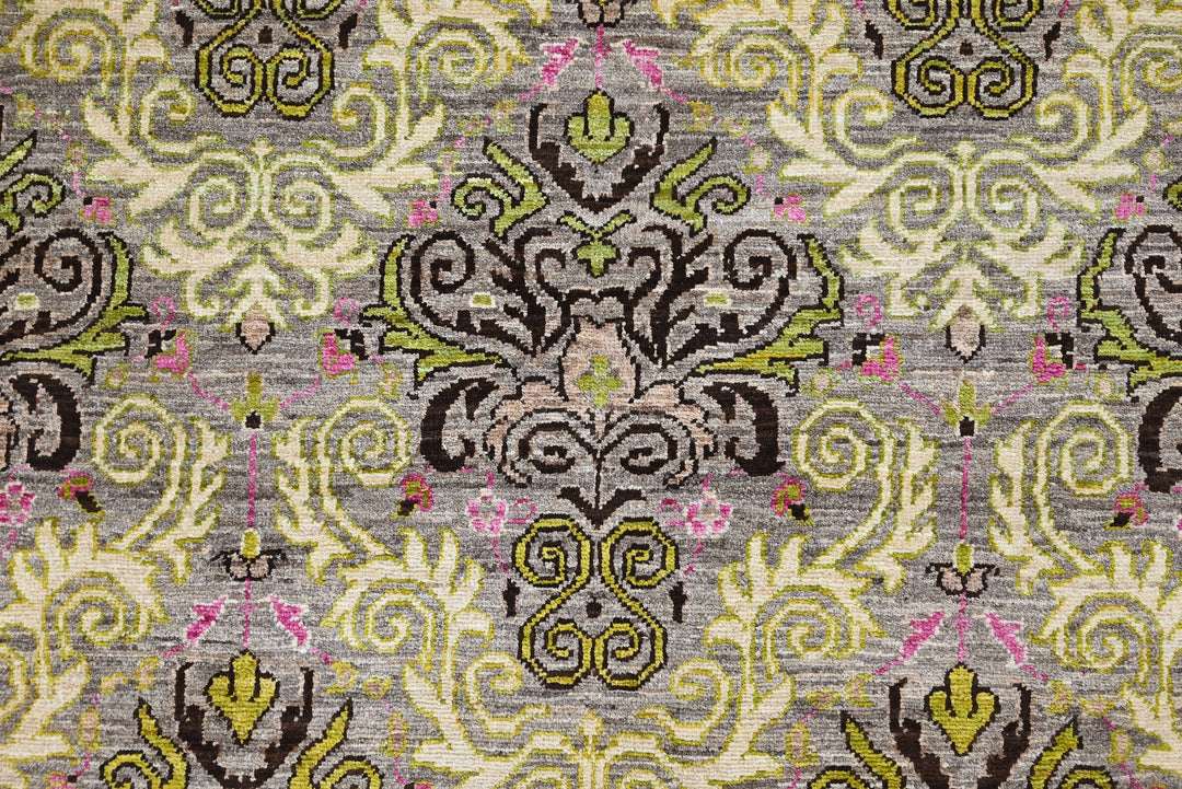 gray Medium rug 6' 0" x 8' 7"
