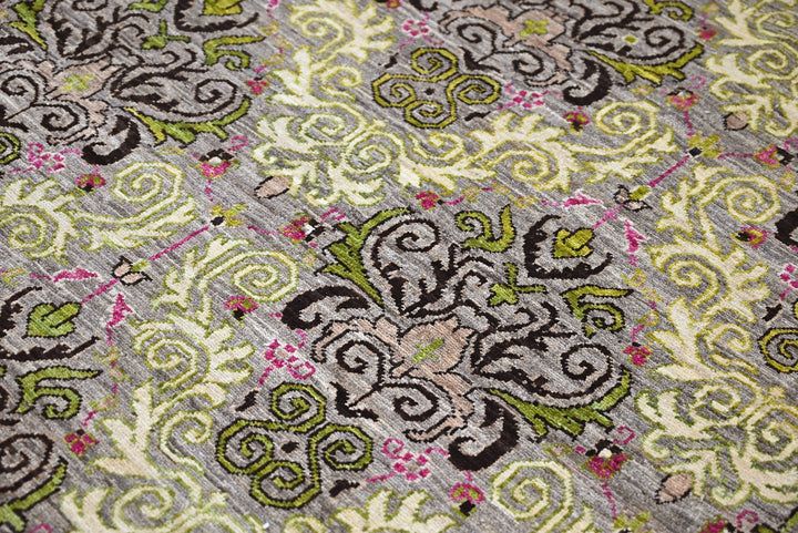 gray Medium rug 6' 0" x 8' 7"