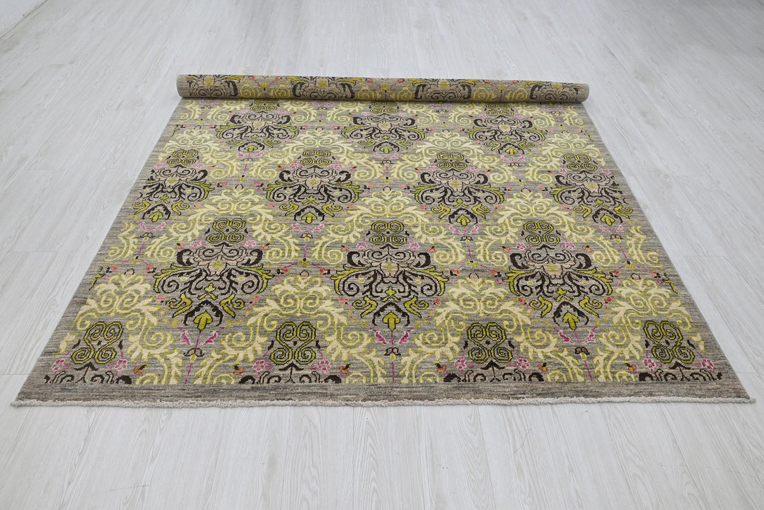 gray Medium rug 6' 0" x 8' 7"