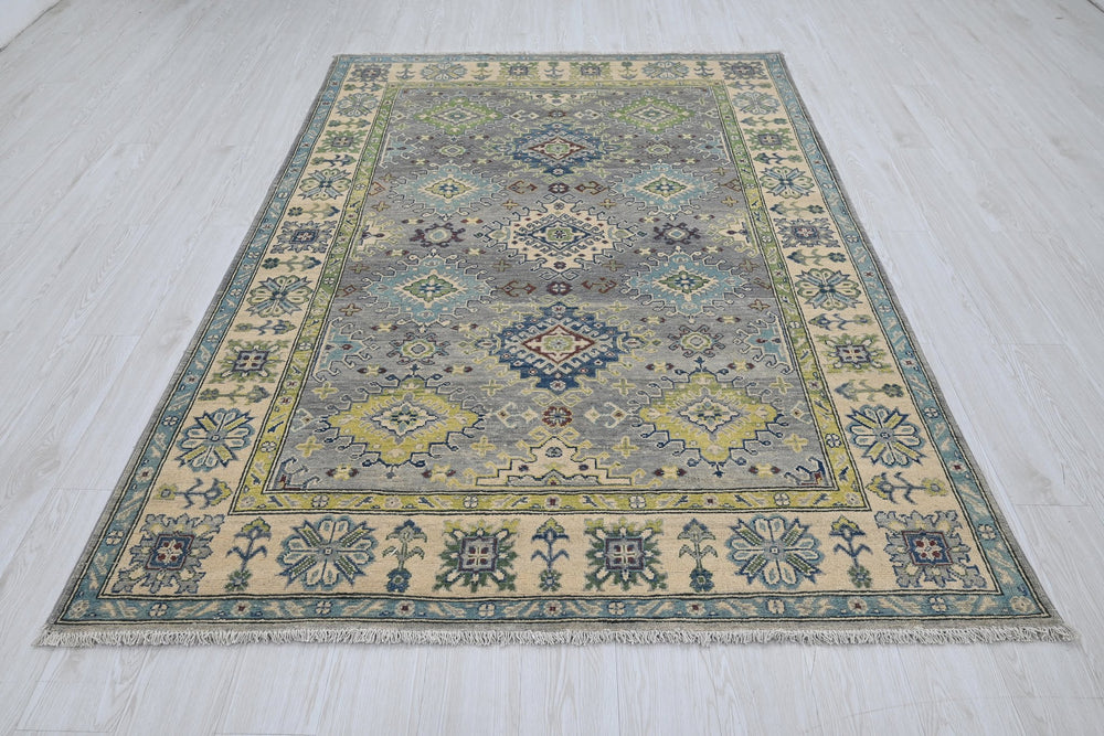 gray Medium rug 5' 5" x 7' 9"