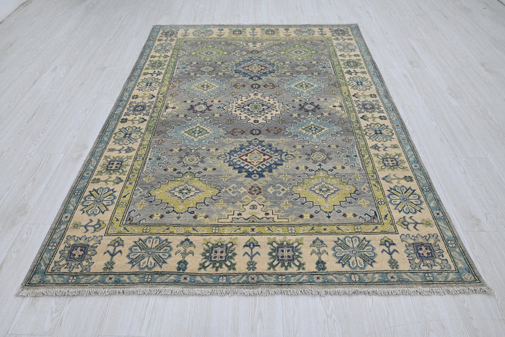 gray Medium rug 5' 5" x 7' 9"