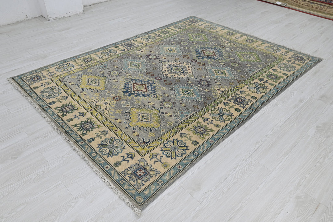 gray Medium rug 5' 5" x 7' 9"