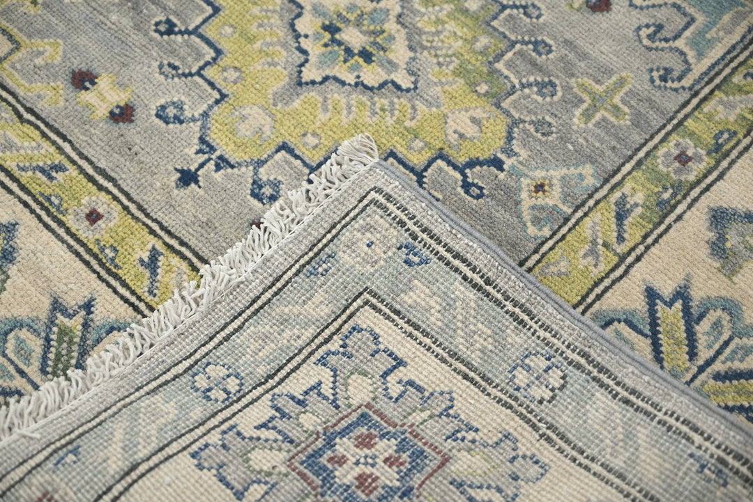 gray Medium rug 5' 5" x 7' 9"
