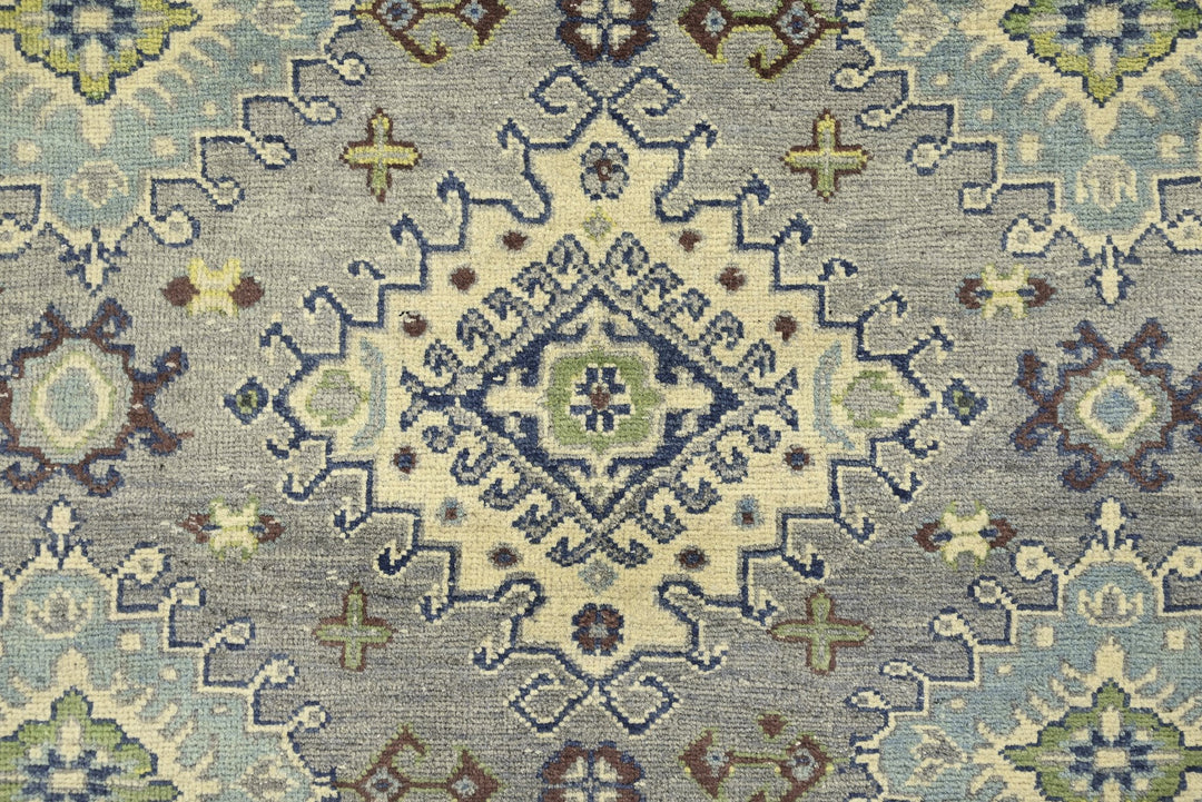 gray Medium rug 5' 5" x 7' 9"
