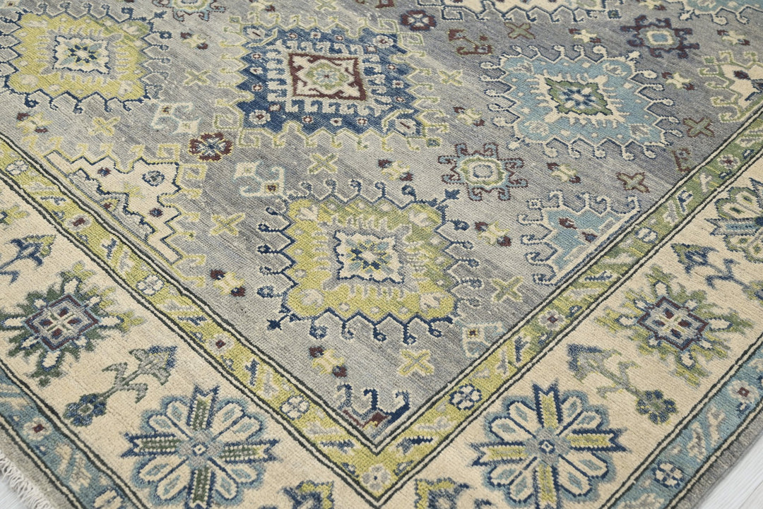 gray Medium rug 5' 5" x 7' 9"