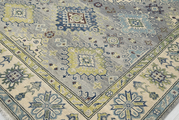 gray Medium rug 5' 5" x 7' 9"