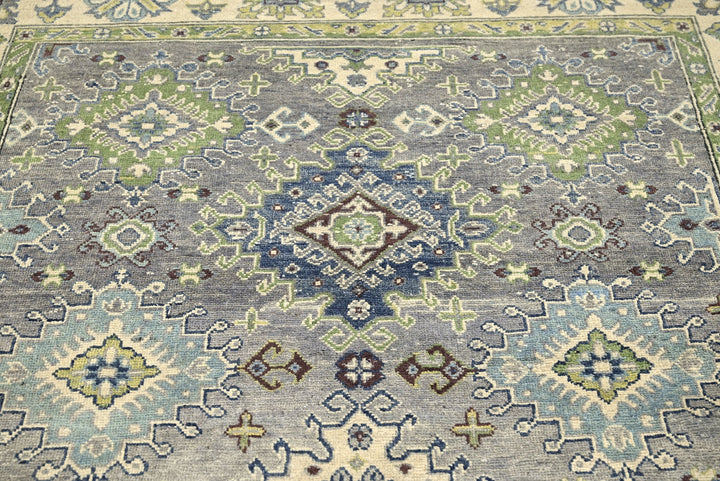 gray Medium rug 5' 5" x 7' 9"