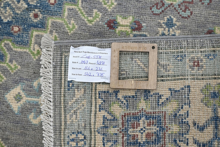 gray Medium rug 5' 5" x 7' 9"
