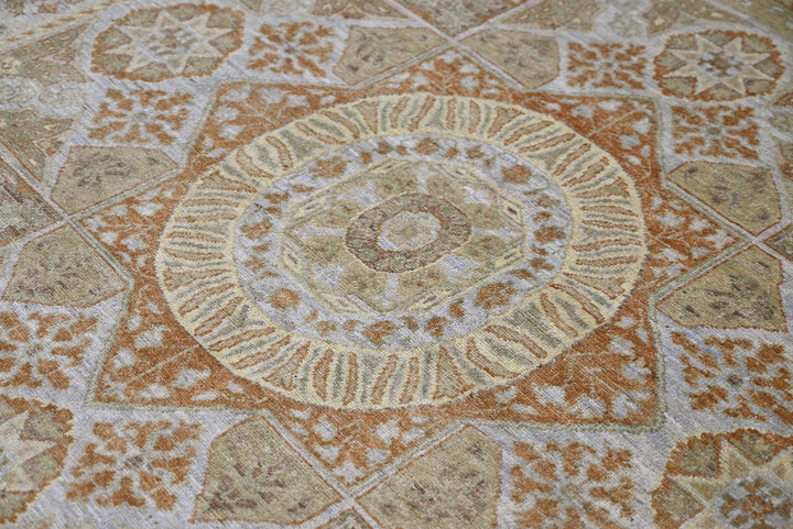 brown Large rug 6' 7" x 9' 8"